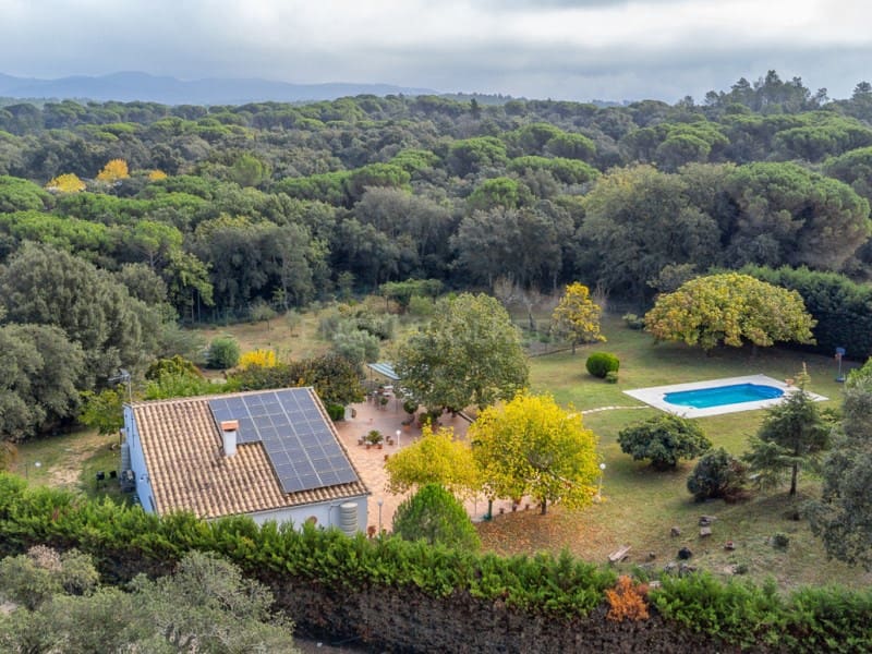 3 chambre Finca/Maison de Campagne à vendre à Vidreres avec piscine garage - 387 000 € (Ref: 9411401)