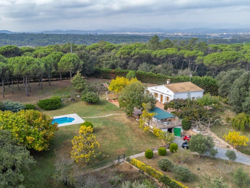 3 chambre Finca/Maison de Campagne à vendre à Vidreres avec piscine garage - 387 000 € (Ref: 9411401)