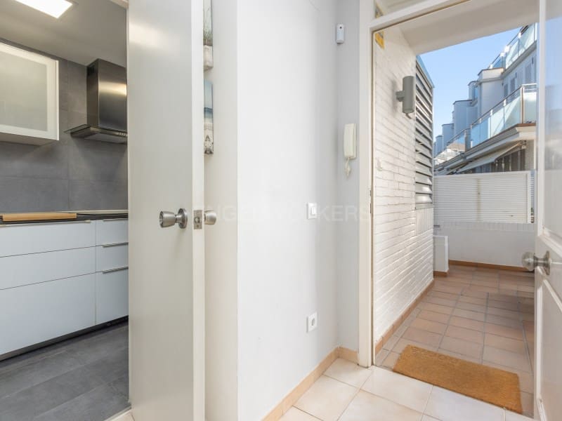 3 makuuhuone Omakotitalo myytävänä paikassa S'Agaro mukana uima-altaan 
autotalli - 560 000 € (Ref: 9440163)