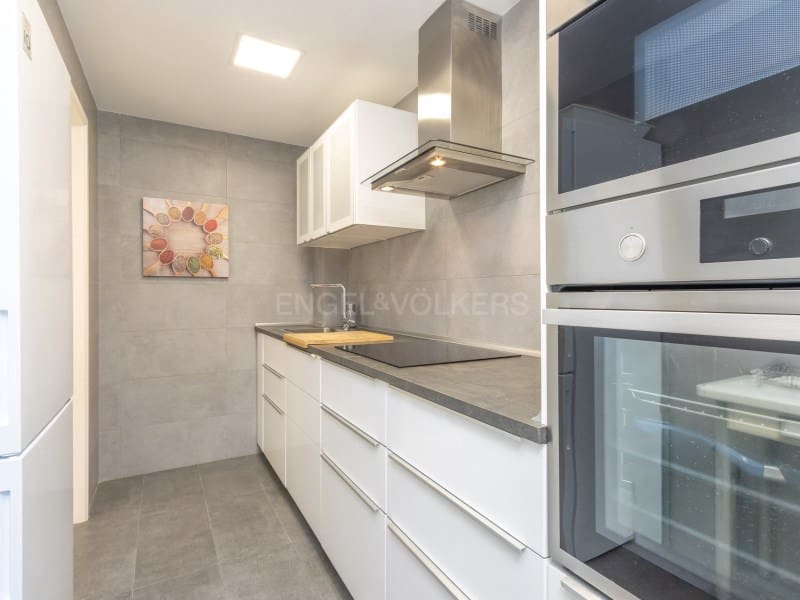 3 makuuhuone Omakotitalo myytävänä paikassa S'Agaro mukana uima-altaan 
autotalli - 560 000 € (Ref: 9440163)