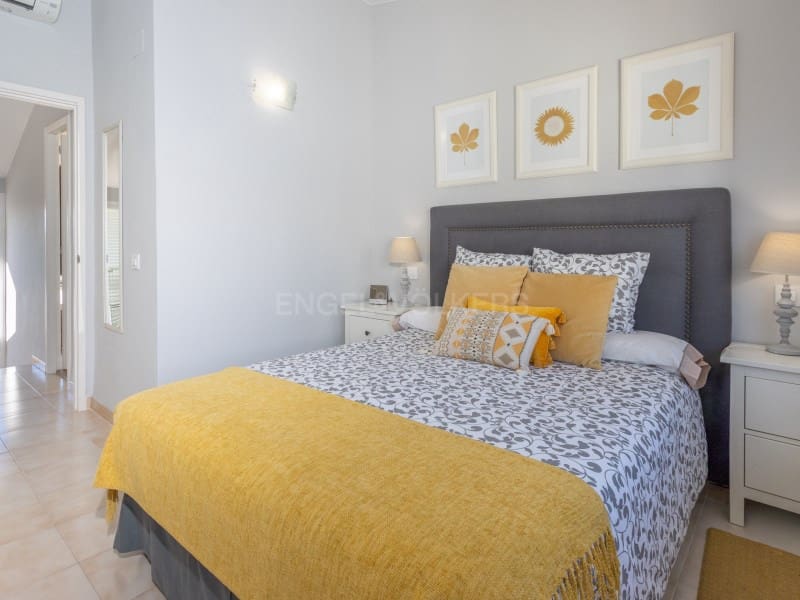 3 makuuhuone Omakotitalo myytävänä paikassa S'Agaro mukana uima-altaan 
autotalli - 560 000 € (Ref: 9440163)