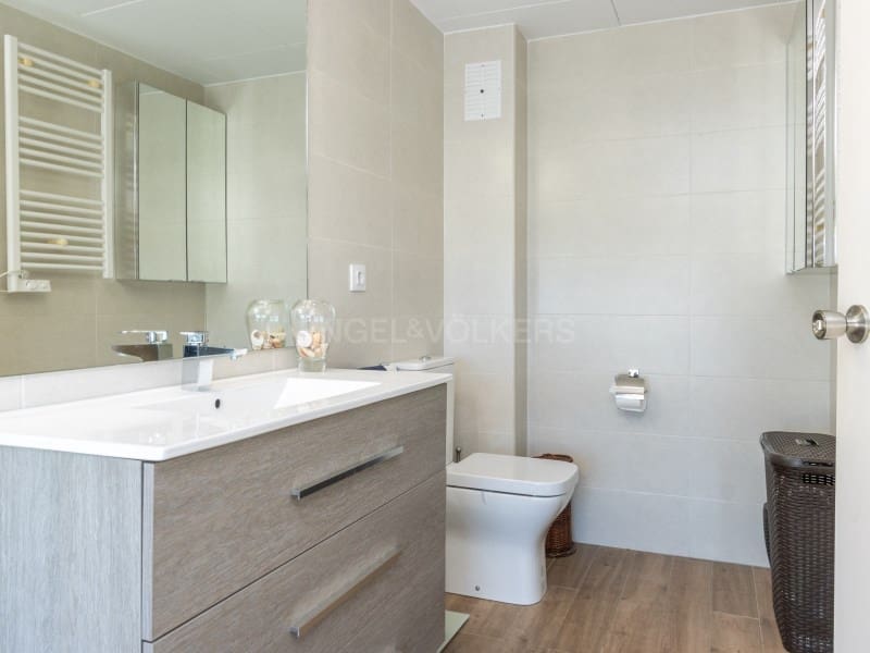 3 makuuhuone Omakotitalo myytävänä paikassa S'Agaro mukana uima-altaan 
autotalli - 560 000 € (Ref: 9440163)