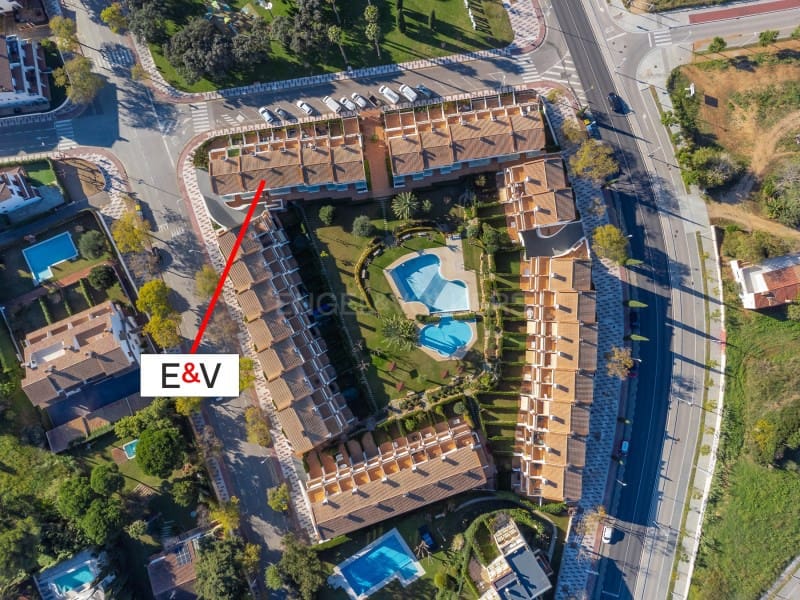 3 makuuhuone Omakotitalo myytävänä paikassa S'Agaro mukana uima-altaan 
autotalli - 560 000 € (Ref: 9440163)