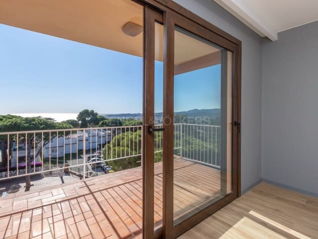 Apartamento de 2 habitaciones en Platja d'Aro, Castell-Platja d'Aro en venta con piscina - 270.000 € (Ref: 9440164)