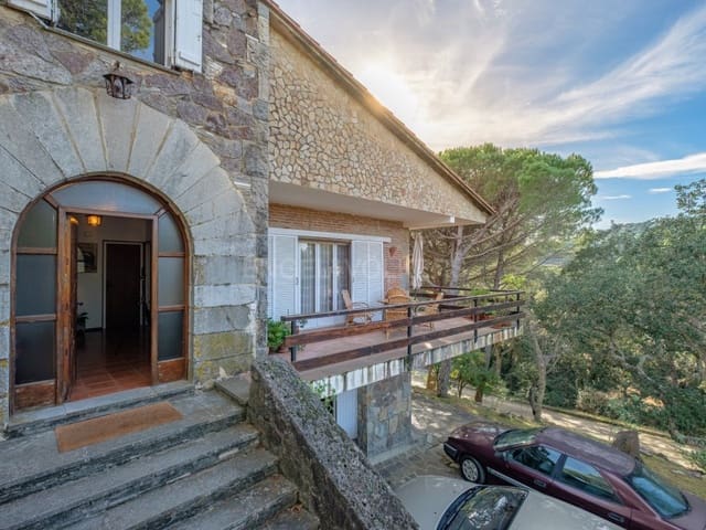 5 soveværelse Finca/Landehus til salg i Castell d'Aro, Castell-Platja d'Aro med swimmingpool garage - € 845.000 (Ref: 9449215)