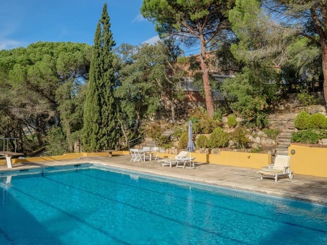 5 soveværelse Finca/Landehus til salg i Castell d'Aro, Castell-Platja d'Aro med swimmingpool garage - € 845.000 (Ref: 9449215)