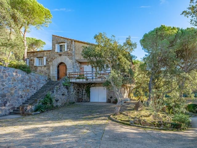 5 soveværelse Finca/Landehus til salg i Castell d'Aro, Castell-Platja d'Aro med swimmingpool garage - € 845.000 (Ref: 9449215)