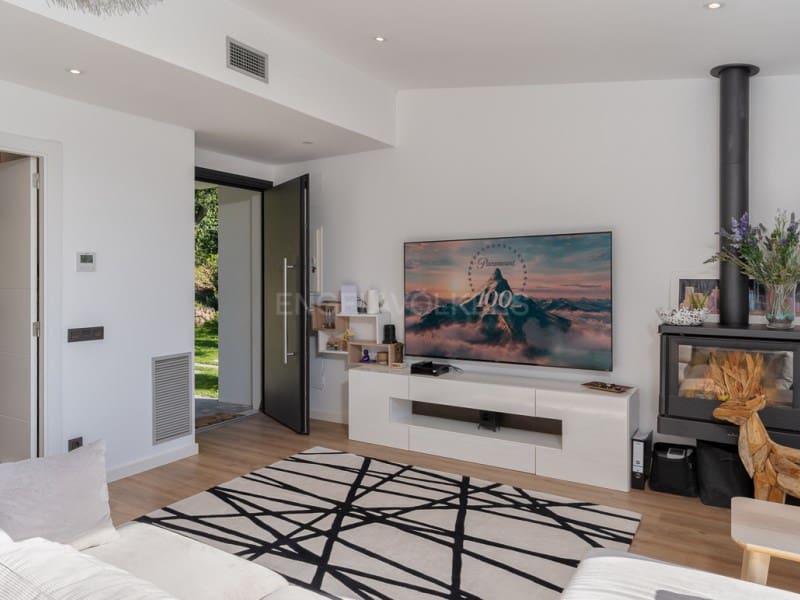 4 soverom Villa til salgs i Arbucies med svømmebasseng garasje - € 485 000 (Ref: 9502678)