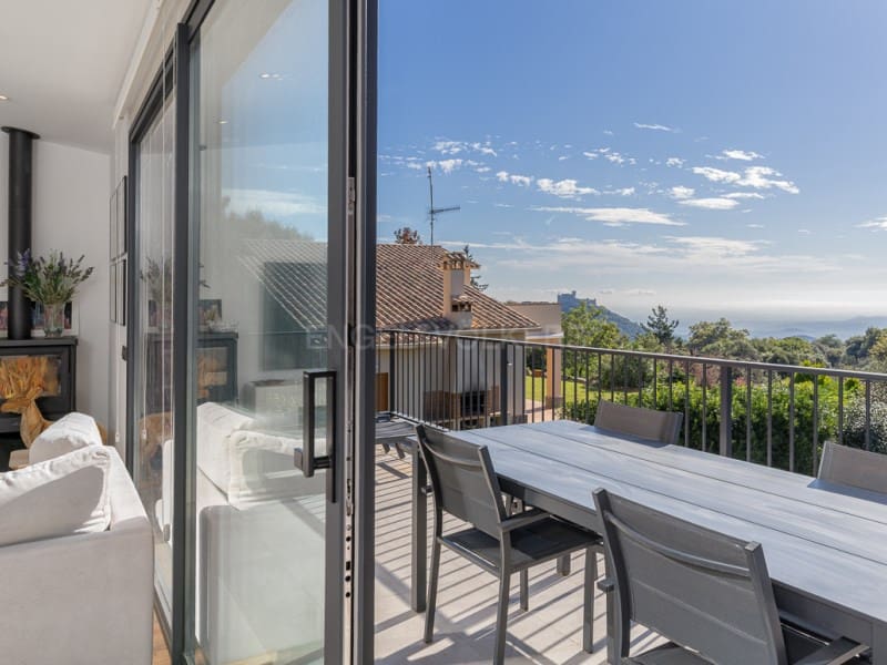 4 soverom Villa til salgs i Arbucies med svømmebasseng garasje - € 485 000 (Ref: 9502678)