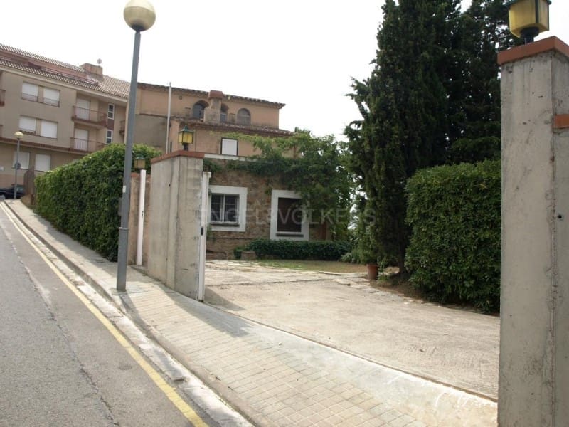 4 slaapkamer Villa te koop in Blanes met garage - € 795.000 (Ref: 9574866)