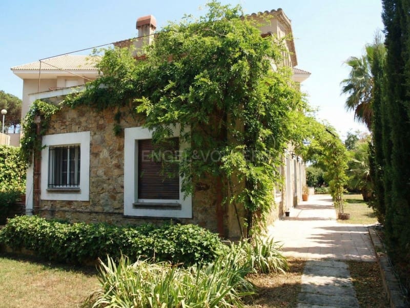 4 slaapkamer Villa te koop in Blanes met garage - € 795.000 (Ref: 9574866)