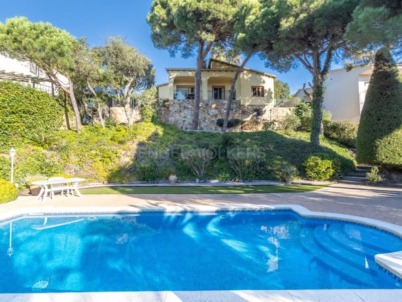 3 sovrum Villa till salu i Lloret de Mar med pool - 440 000 € (Ref: 9576564)