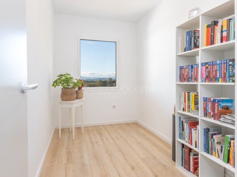 4 sypialnia Willa na sprzedaż w Lloret de Mar z basenem garażem - 835 000 € (Ref: 9582980)