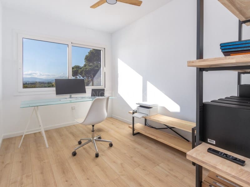 4 sypialnia Willa na sprzedaż w Lloret de Mar z basenem garażem - 835 000 € (Ref: 9582980)