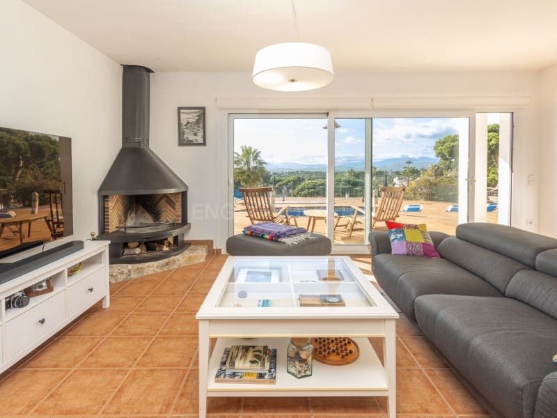 4 sypialnia Willa na sprzedaż w Lloret de Mar z basenem garażem - 835 000 € (Ref: 9582980)