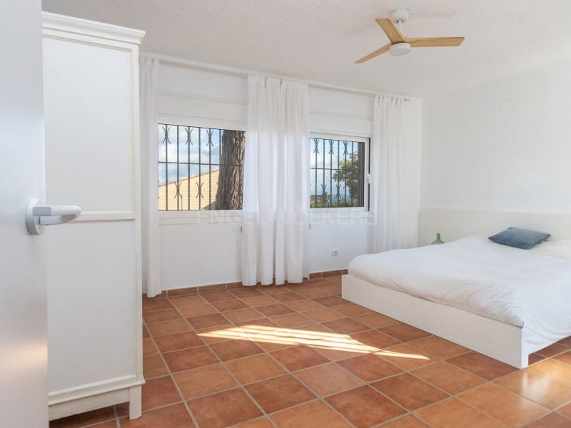 4 sypialnia Willa na sprzedaż w Lloret de Mar z basenem garażem - 835 000 € (Ref: 9582980)