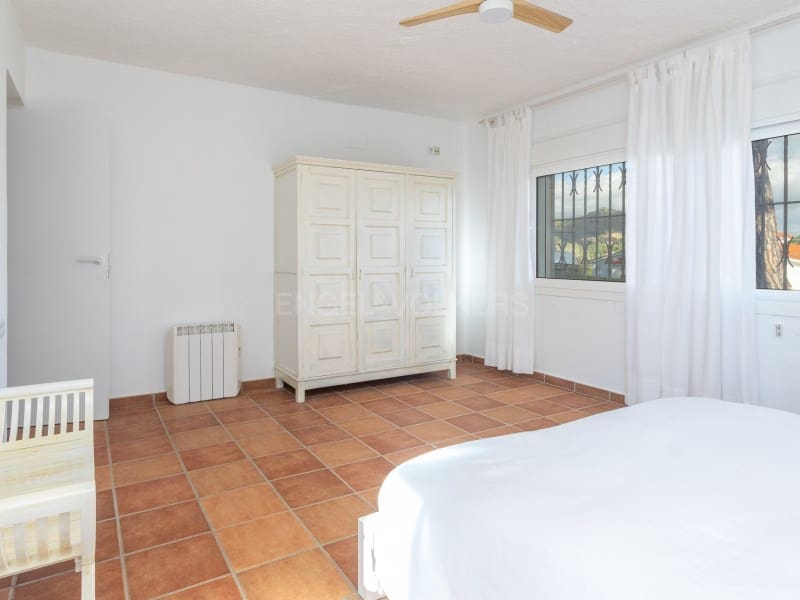 4 sypialnia Willa na sprzedaż w Lloret de Mar z basenem garażem - 835 000 € (Ref: 9582980)