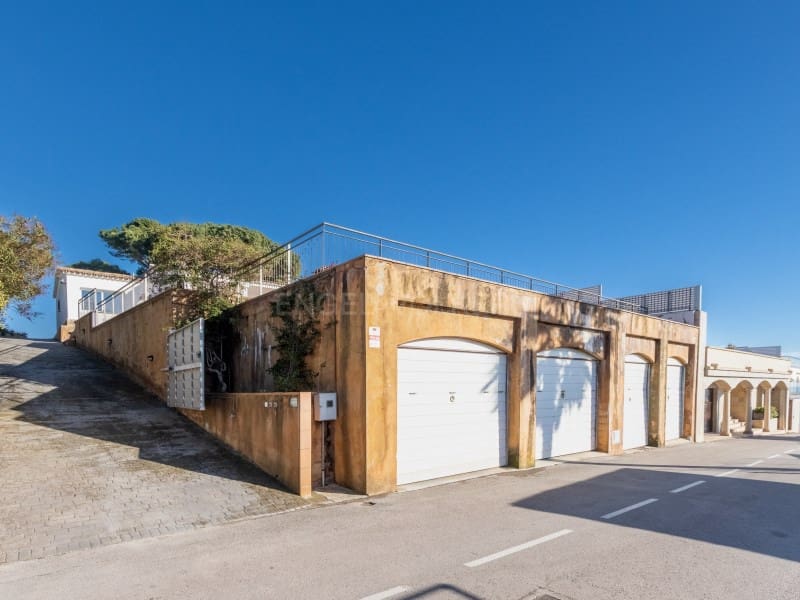 4 sypialnia Willa na sprzedaż w Lloret de Mar z basenem garażem - 835 000 € (Ref: 9582980)