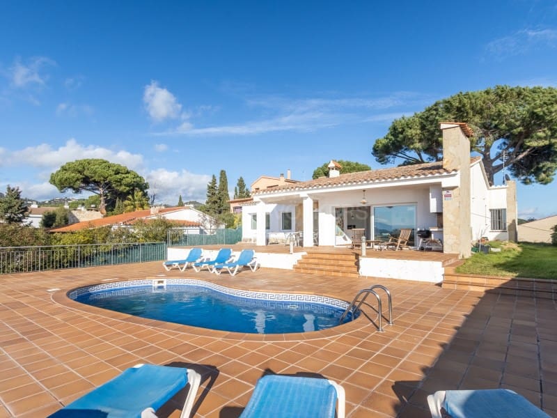 4 sypialnia Willa na sprzedaż w Lloret de Mar z basenem garażem - 835 000 € (Ref: 9582980)