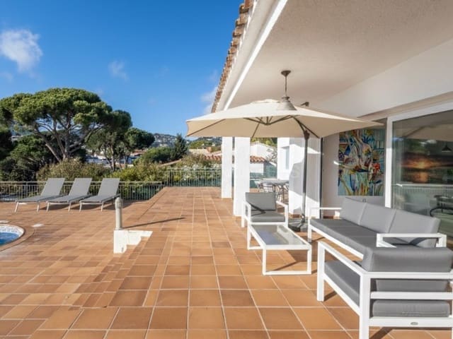 4 sypialnia Willa na sprzedaż w Canyelles, Lloret de Mar z basenem garażem - 835 000 € (Ref: 9582980)