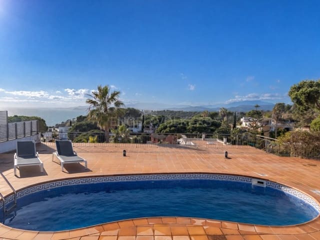 4 sypialnia Willa na sprzedaż w Canyelles, Lloret de Mar z basenem garażem - 835 000 € (Ref: 9582980)