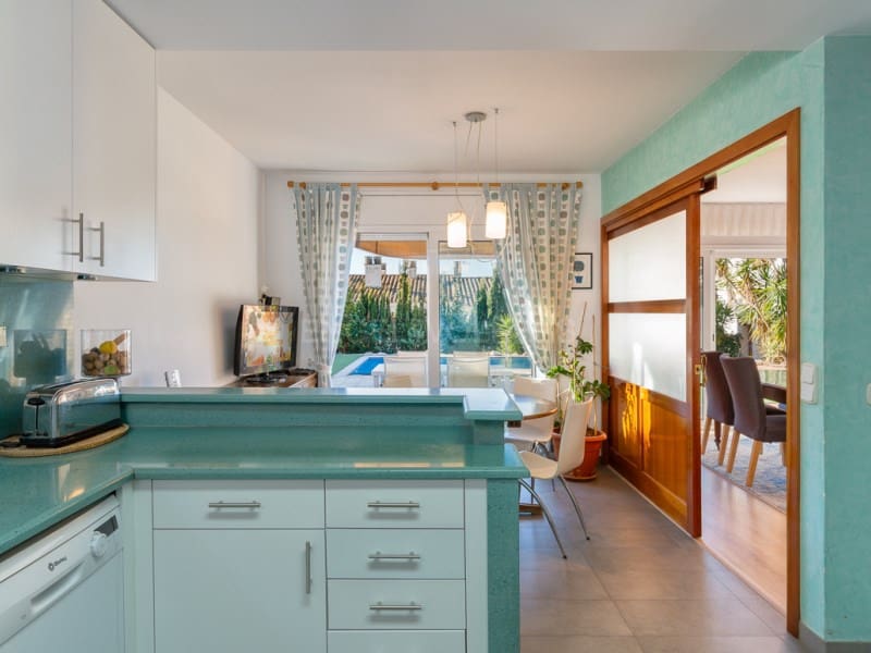 6 bedroom Villa for sale in Palamos with pool garage - € 899,000 (Ref: 9608115)