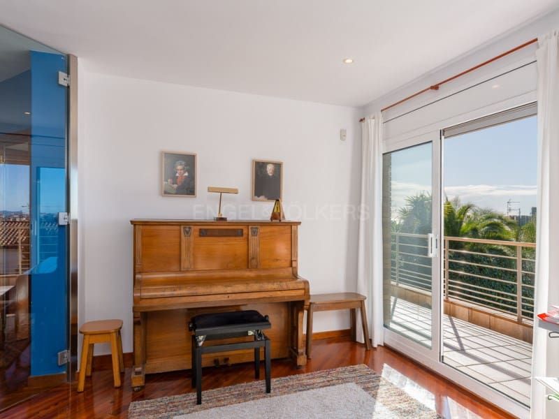 6 bedroom Villa for sale in Palamos with pool garage - € 899,000 (Ref: 9608115)