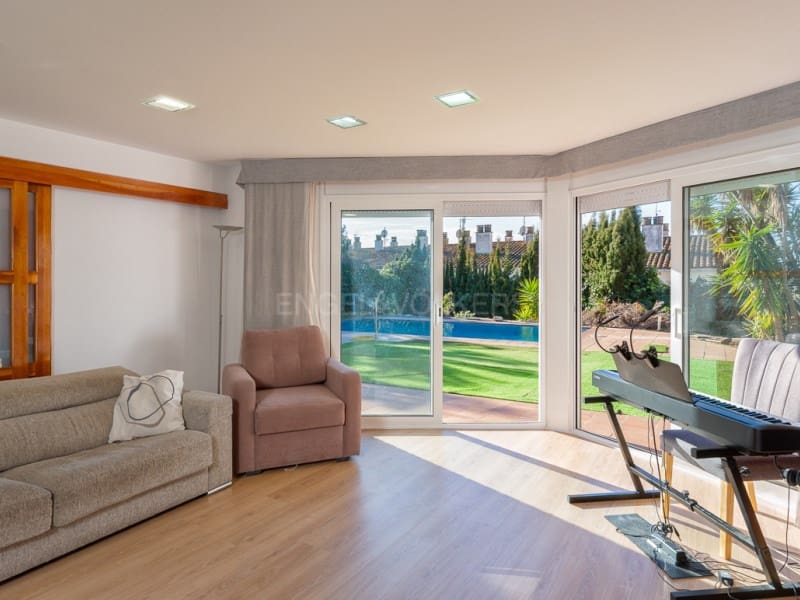 6 bedroom Villa for sale in Palamos with pool garage - € 899,000 (Ref: 9608115)