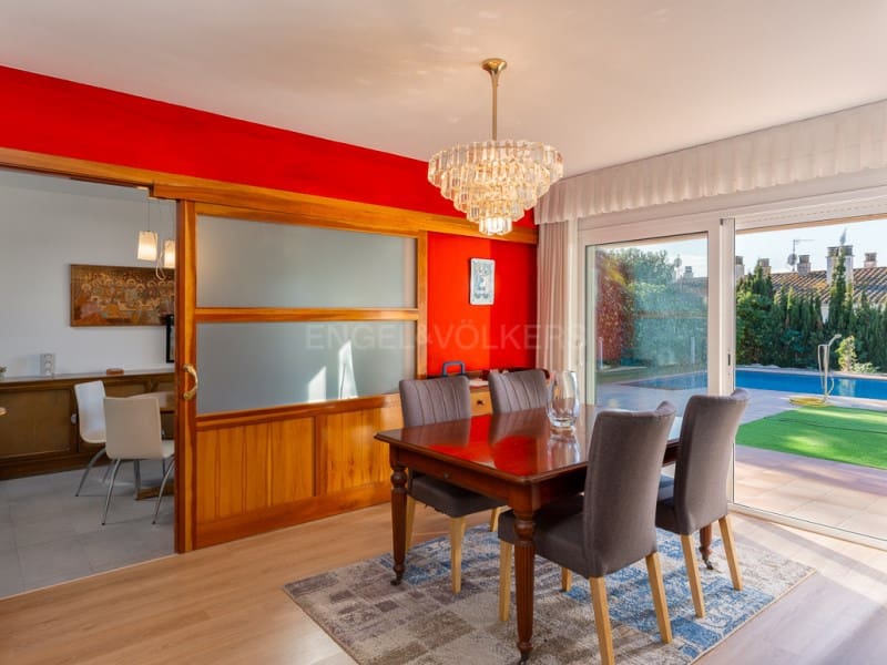 6 bedroom Villa for sale in Palamos with pool garage - € 899,000 (Ref: 9608115)