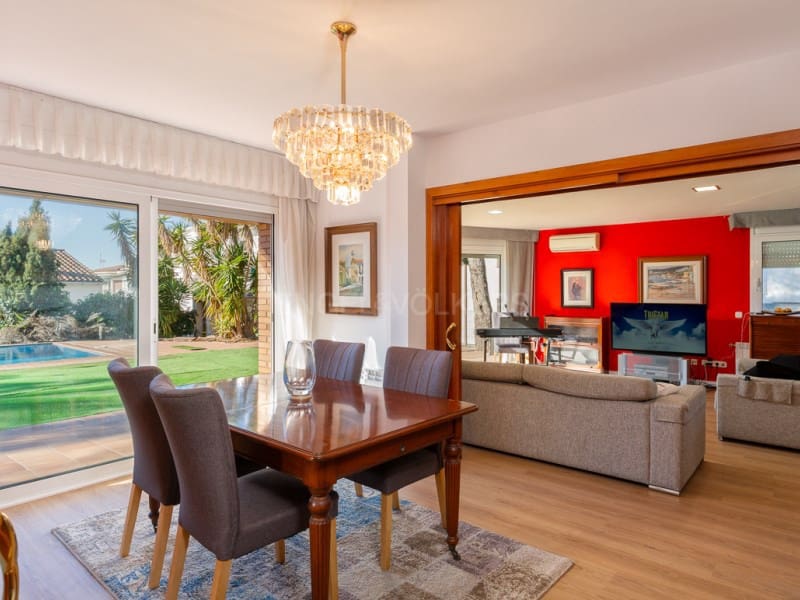 6 bedroom Villa for sale in Palamos with pool garage - € 899,000 (Ref: 9608115)