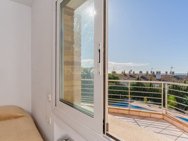 6 bedroom Villa for sale in Palamos with pool garage - € 899,000 (Ref: 9608115)