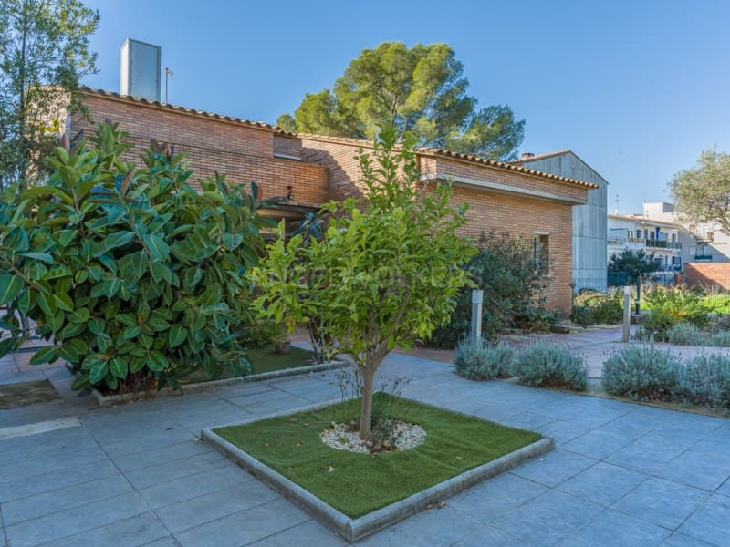 6 bedroom Villa for sale in Palamos with pool garage - € 899,000 (Ref: 9608115)