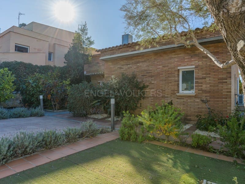 6 bedroom Villa for sale in Palamos with pool garage - € 899,000 (Ref: 9608115)