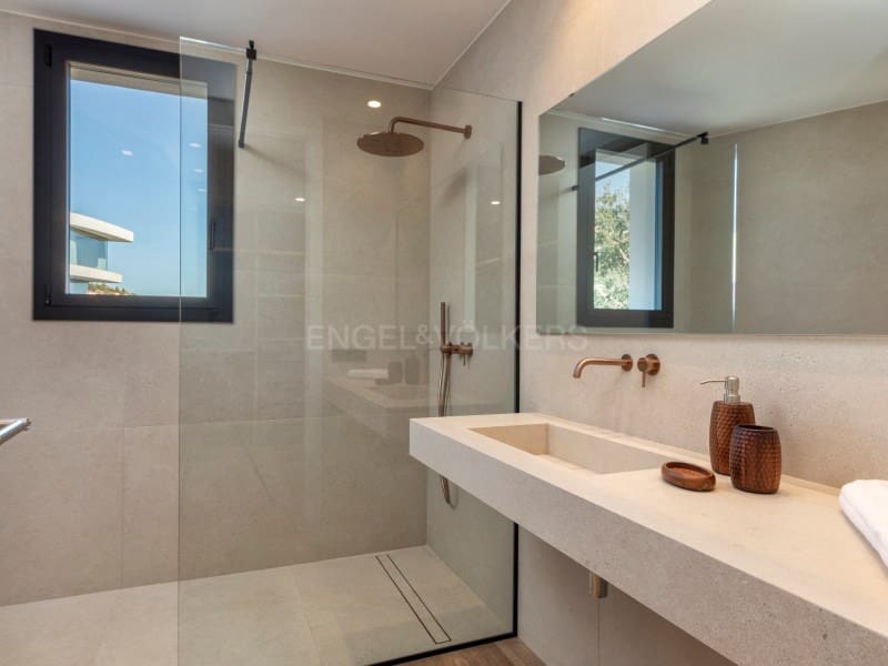 4 sypialnia Willa na sprzedaż w Platja d'Aro z basenem garażem - 2 200 000 € (Ref: 9637429)