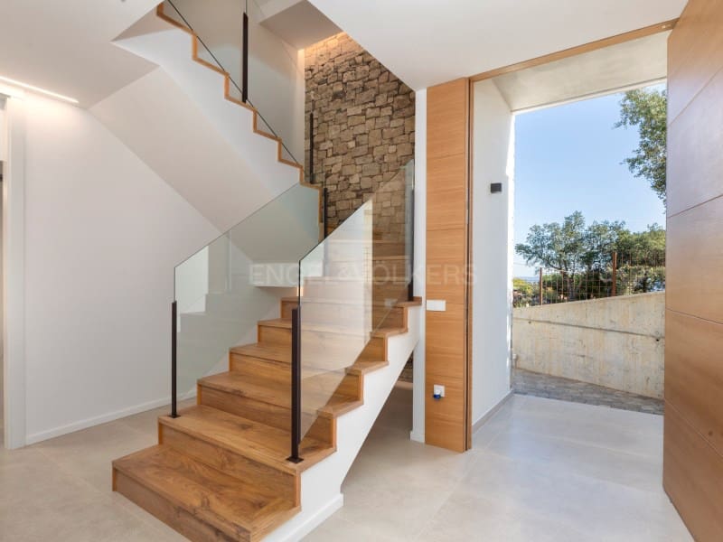 4 sypialnia Willa na sprzedaż w Platja d'Aro z basenem garażem - 2 200 000 € (Ref: 9637429)