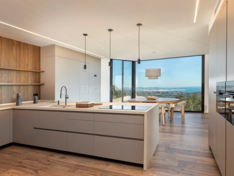 4 sypialnia Willa na sprzedaż w Platja d'Aro z basenem garażem - 2 200 000 € (Ref: 9637429)