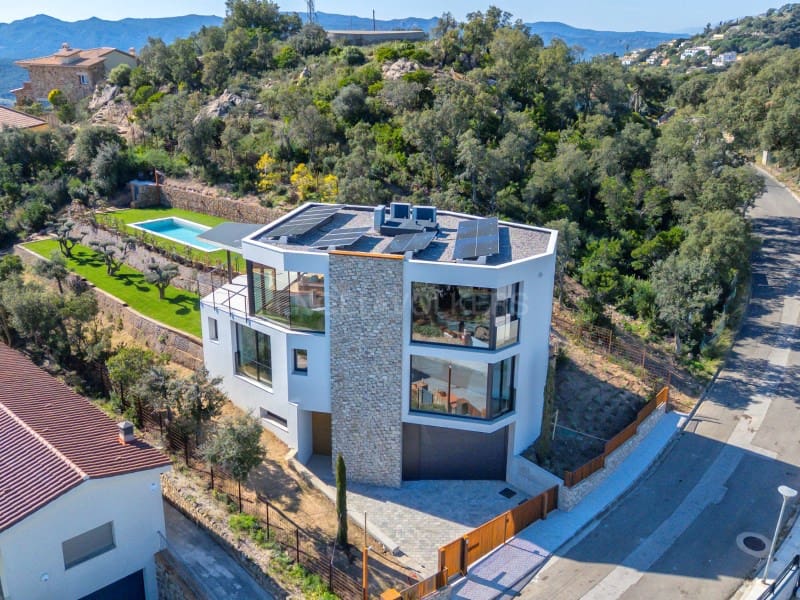 4 sypialnia Willa na sprzedaż w Platja d'Aro z basenem garażem - 2 200 000 € (Ref: 9637429)