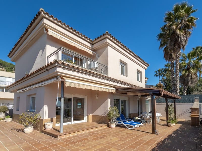 4 bedroom Villa for sale in Lloret de Mar with pool garage - € 975,000 (Ref: 9651818)