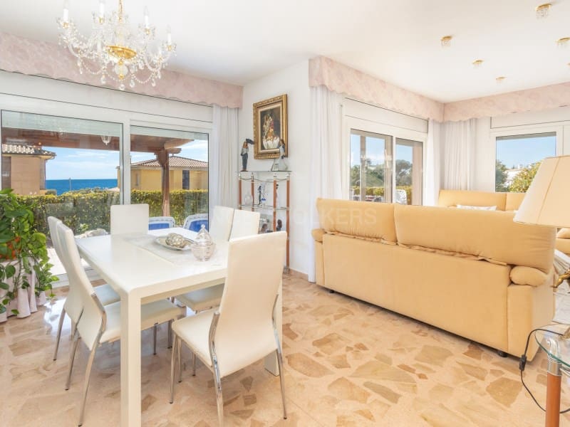 4 bedroom Villa for sale in Lloret de Mar with pool garage - € 975,000 (Ref: 9651818)