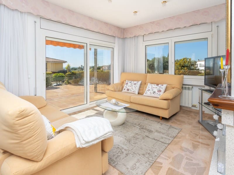 4 bedroom Villa for sale in Lloret de Mar with pool garage - € 975,000 (Ref: 9651818)