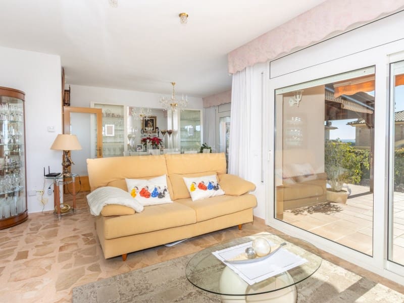 4 bedroom Villa for sale in Lloret de Mar with pool garage - € 975,000 (Ref: 9651818)