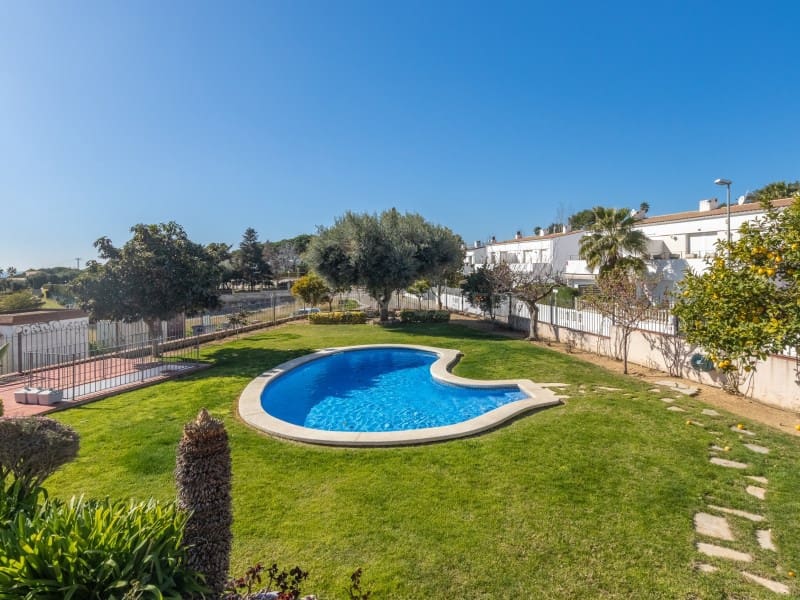 4 bedroom Villa for sale in Lloret de Mar with pool garage - € 975,000 (Ref: 9651818)