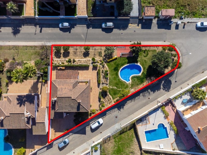 4 bedroom Villa for sale in Lloret de Mar with pool garage - € 975,000 (Ref: 9651818)