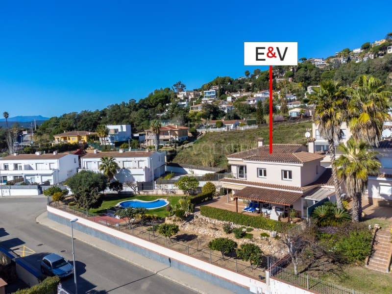 4 bedroom Villa for sale in Lloret de Mar with pool garage - € 975,000 (Ref: 9651818)