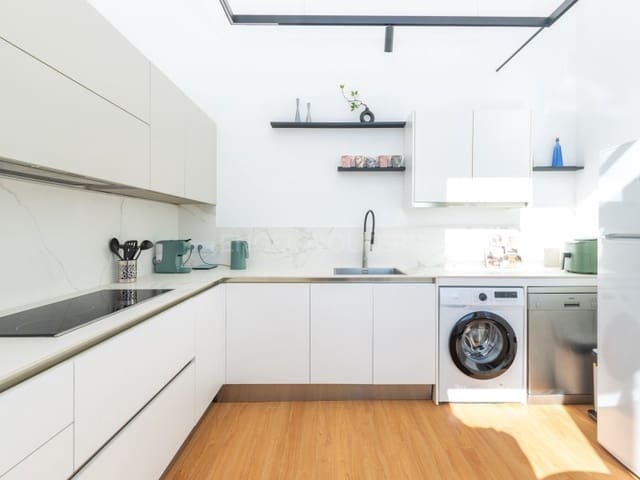 Chalet de 5 habitaciones en Roca Grossa, Lloret de Mar en venta con piscina garaje - 950.000 € (Ref: 9670352)