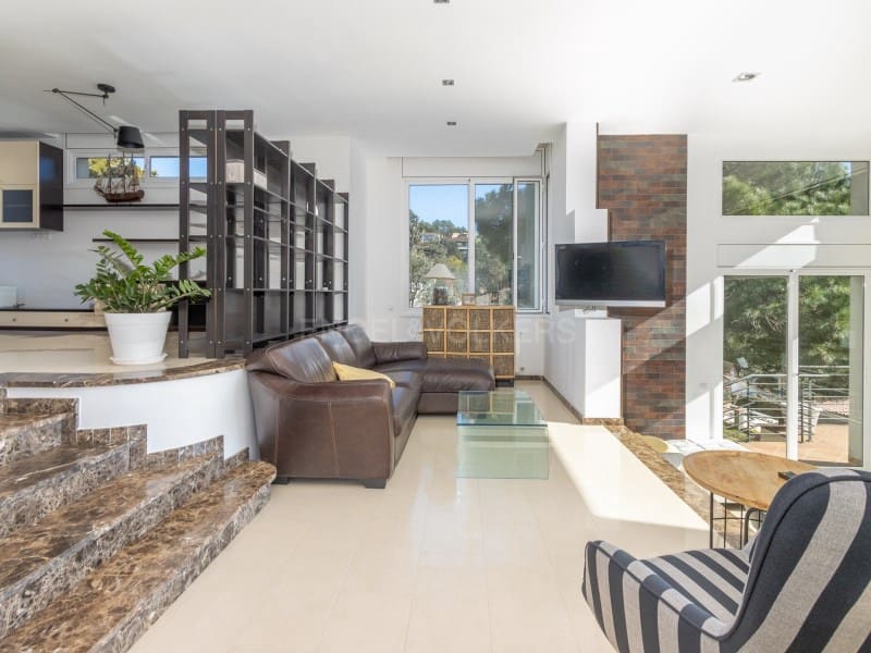 Chalet de 5 habitaciones en Lloret de Mar en venta con piscina garaje - 950.000 € (Ref: 9670352)