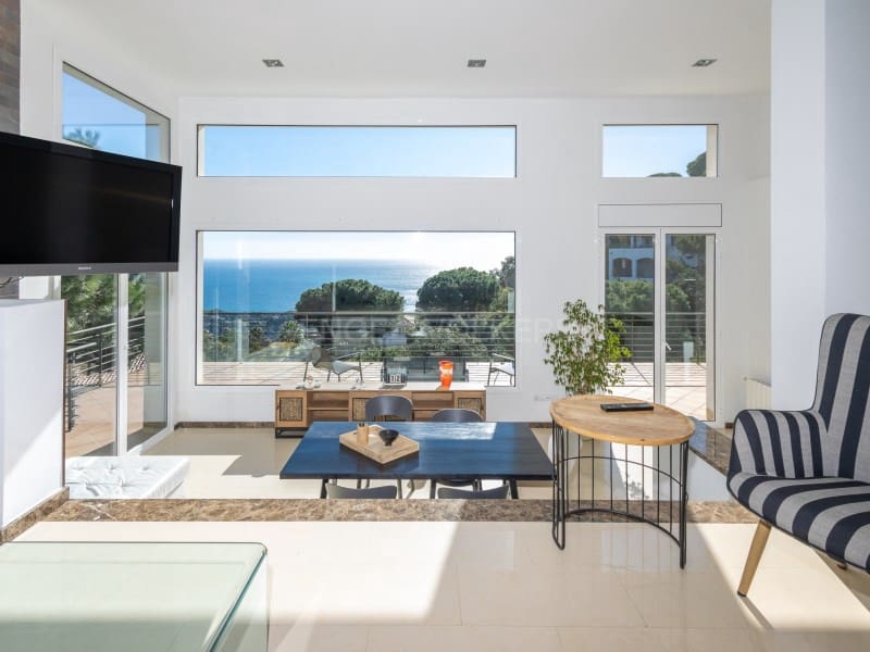 Chalet de 5 habitaciones en Lloret de Mar en venta con piscina garaje - 950.000 € (Ref: 9670352)