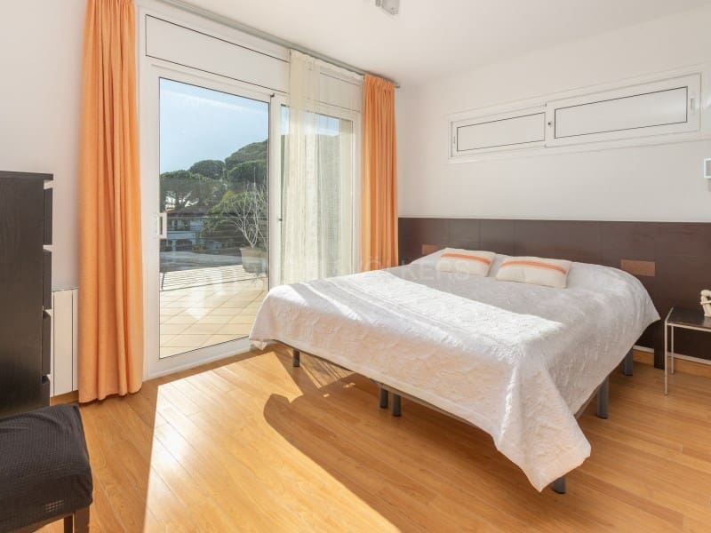 Chalet de 5 habitaciones en Lloret de Mar en venta con piscina garaje - 950.000 € (Ref: 9670352)