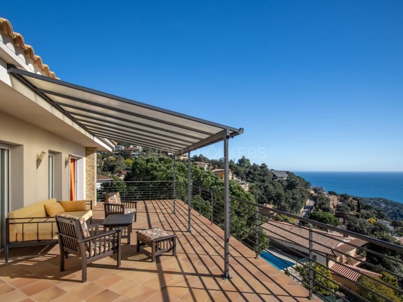 Chalet de 5 habitaciones en Lloret de Mar en venta con piscina garaje - 950.000 € (Ref: 9670352)