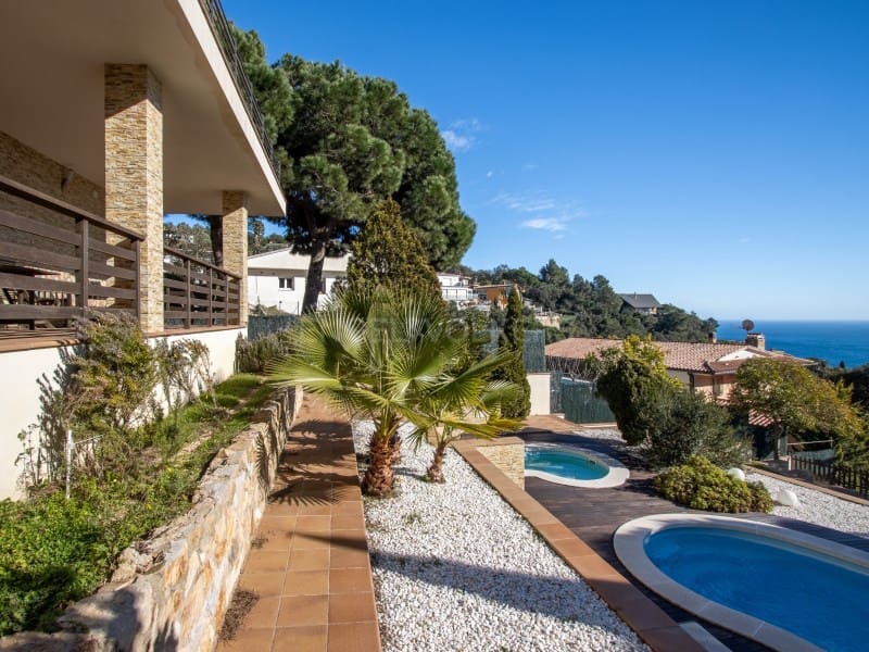 Chalet de 5 habitaciones en Lloret de Mar en venta con piscina garaje - 950.000 € (Ref: 9670352)